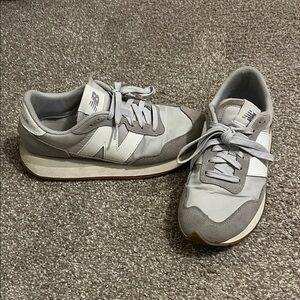 Super cute new balance tennis shoes